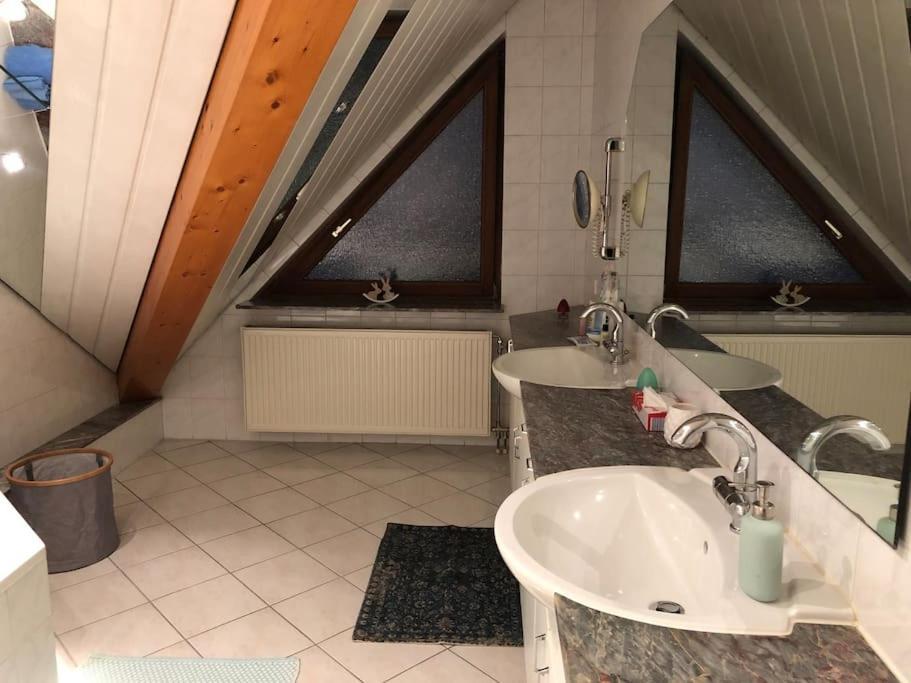 Grosse, Helle Wohnung Fuer Bis Zu 6 Personen Weinheim Extérieur photo