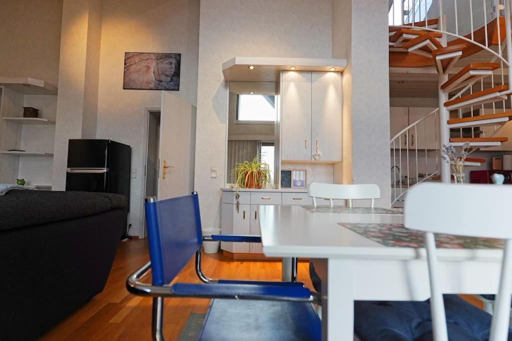 Grosse, Helle Wohnung Fuer Bis Zu 6 Personen Weinheim Extérieur photo