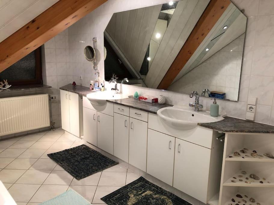 Grosse, Helle Wohnung Fuer Bis Zu 6 Personen Weinheim Extérieur photo