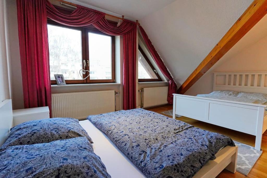 Grosse, Helle Wohnung Fuer Bis Zu 6 Personen Weinheim Extérieur photo